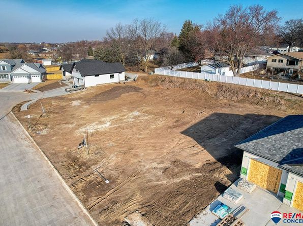 618 Timberline Cir, Milford, NE 68405