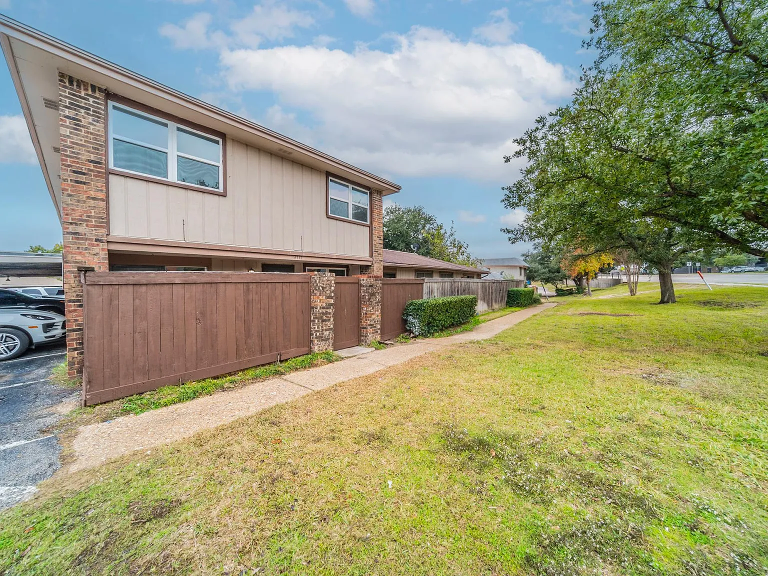 2717 Stonehaven Court — Photo 3