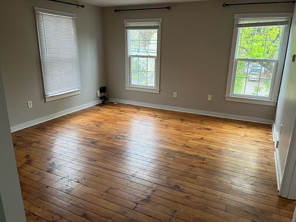 3rd image of 42 Downer St Floor 2