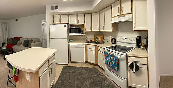 2nd image of 921 Oakwood Ave