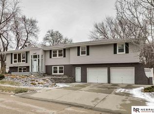 5901 S 122nd St, Omaha, NE 68137