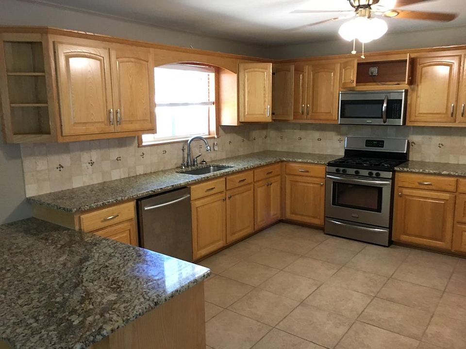 2nd image of 1421 Columbia Dr