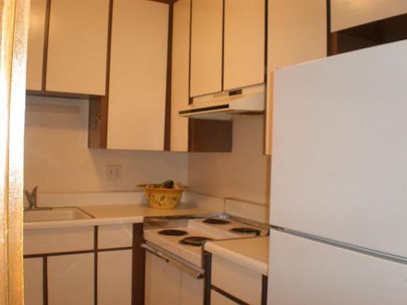 4th image of 9309 W 83rd St