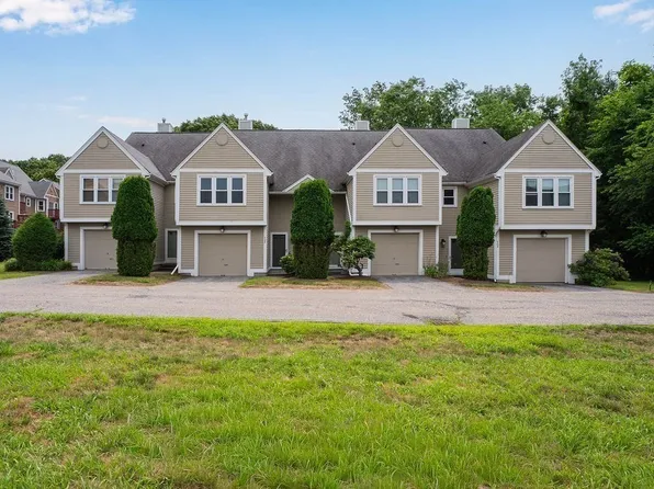 703 Brookhaven Ln #703, Woonsocket, RI 02895