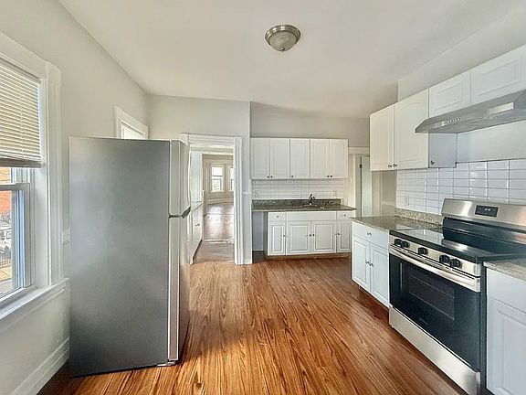 3rd image of 17 Gladstone St #3