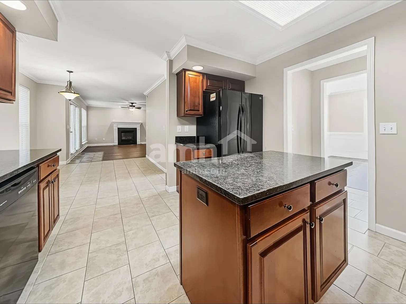 3 bed, 2.5 bath, 2462 sqft, $2,835 — Photo 3