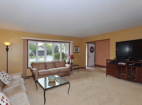 4th image of 294 Waterford Dr