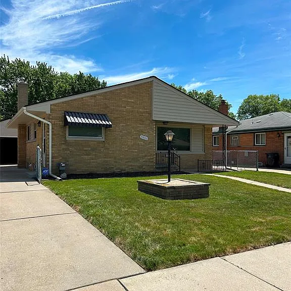 24820 Culver St — Photo 2