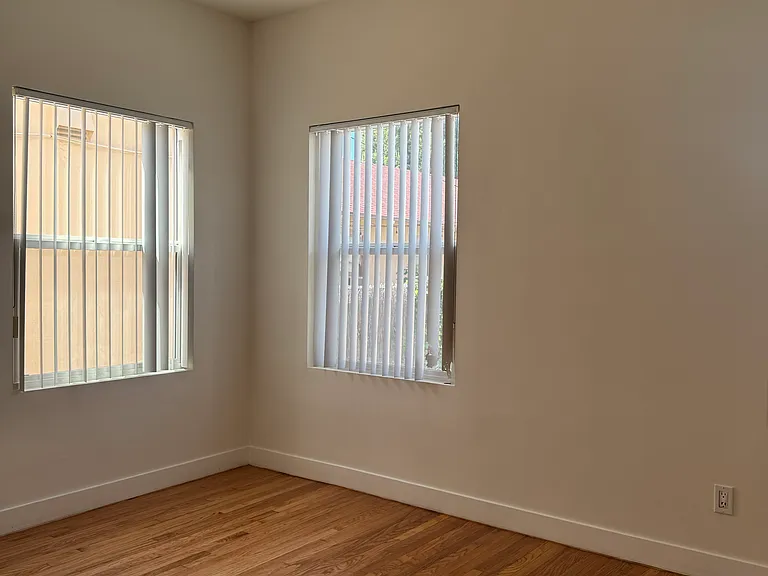 1147 Gordon St — Photo 18