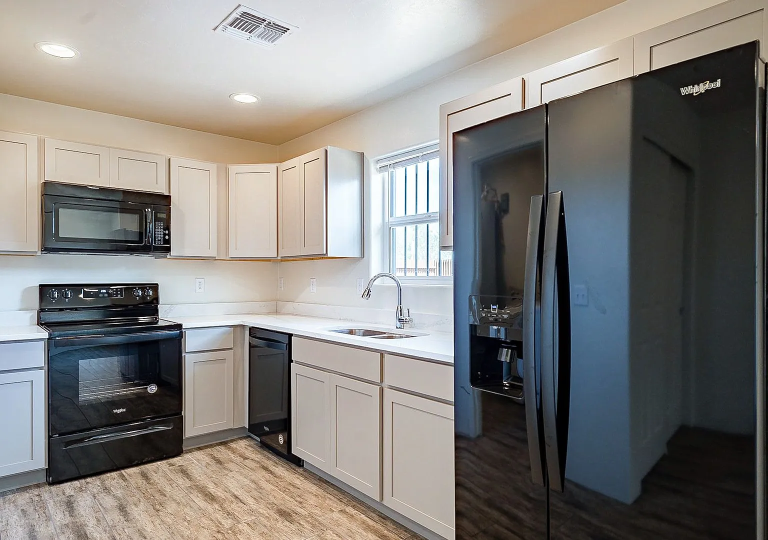 615 S. Santa Rita Ave. — Photo 4