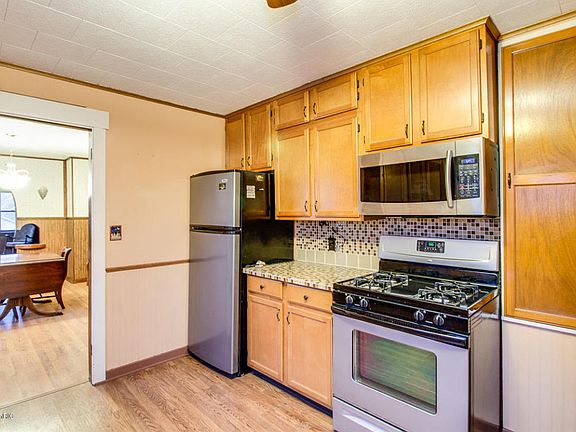 5th image of 715 Goguac St W