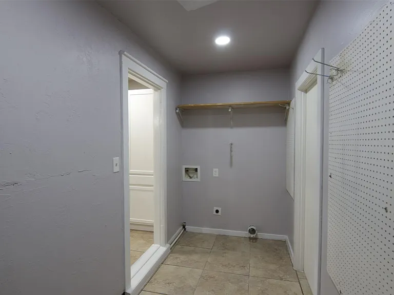 7941 Longridge Dr — Photo 17
