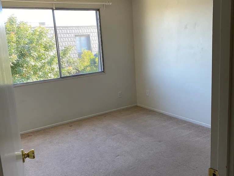 4718 N 20th Ave — Photo 14