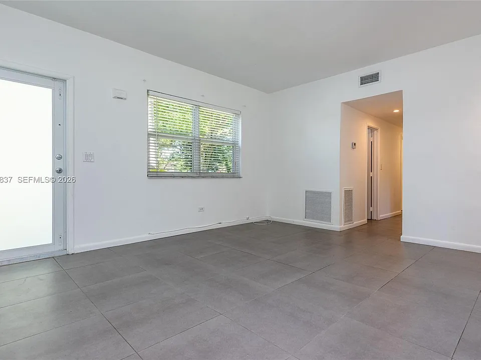 66 NW 87th St