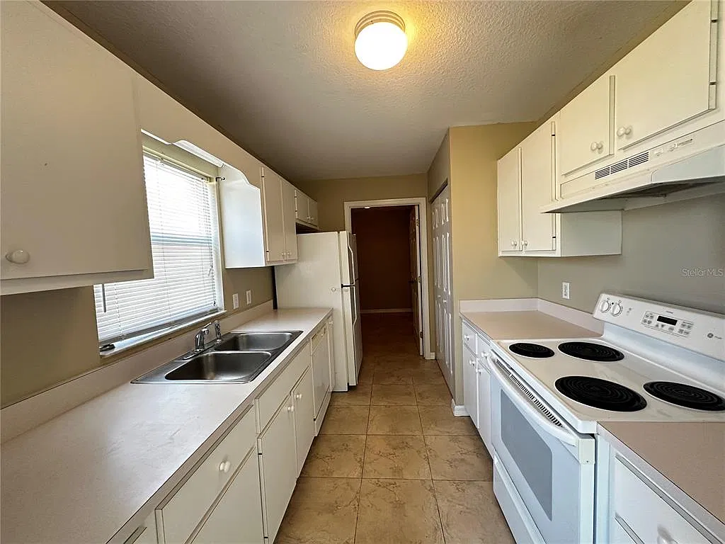 3 bed, 2.0 bath, 1162 sqft, $1,550 — Photo 2