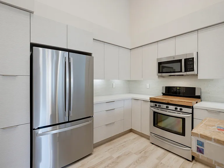 27529 Serena — Photo 24