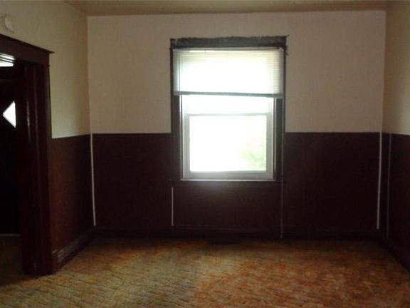 3rd image of 2636 Market St