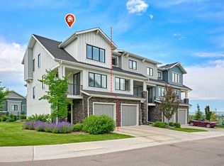 102 E Crestridge Cmn SW, Calgary, AB T3B6J5