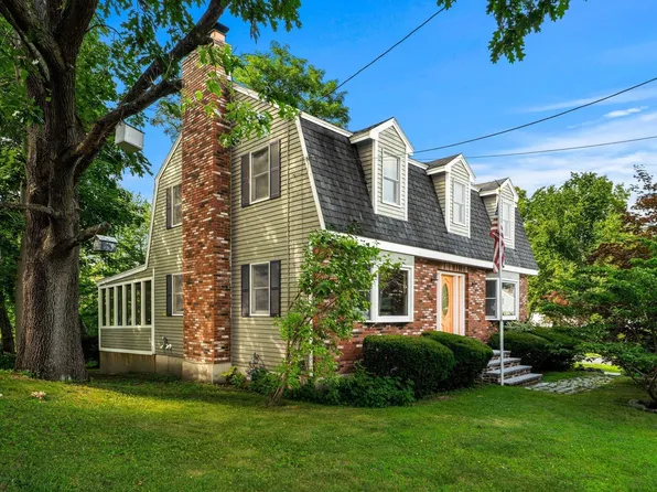 89 W Meadow Rd, Lowell, MA 01854