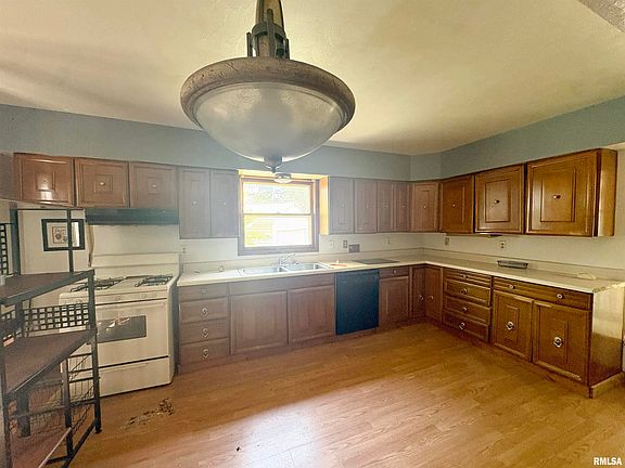 9th image of 114 E Briarwood Ct