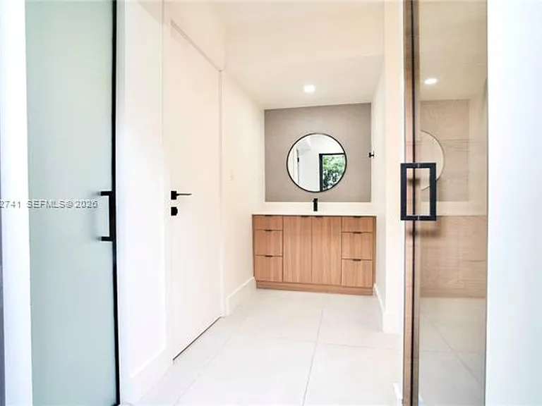 8811 Carlyle Ave — Photo 25