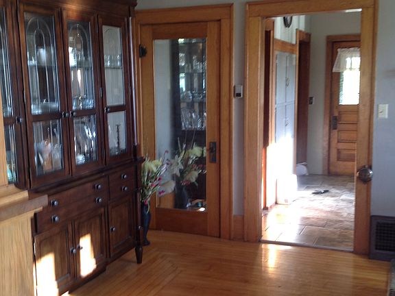 Dining room.