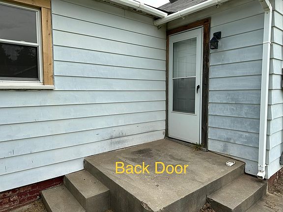 3rd image of 824 N Cedardale Dr
