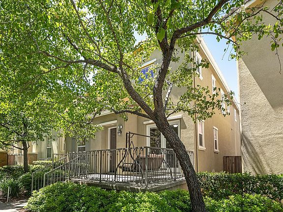 3rd image of 233 Meadow Pine Pl