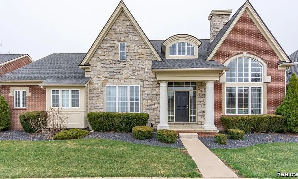 1265 Old Colony Ln