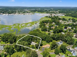 31 Pawson Rd, Branford, CT 06405