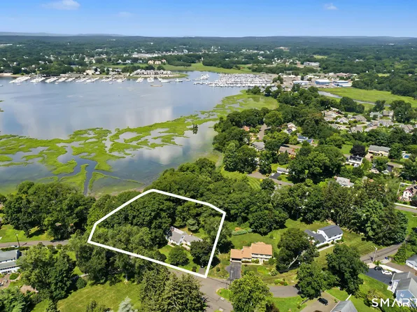 31 Pawson Road, Branford, CT 06405