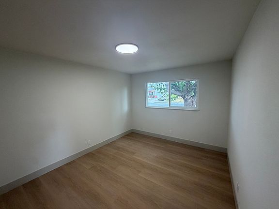 5th image of 1601 Bruce St
