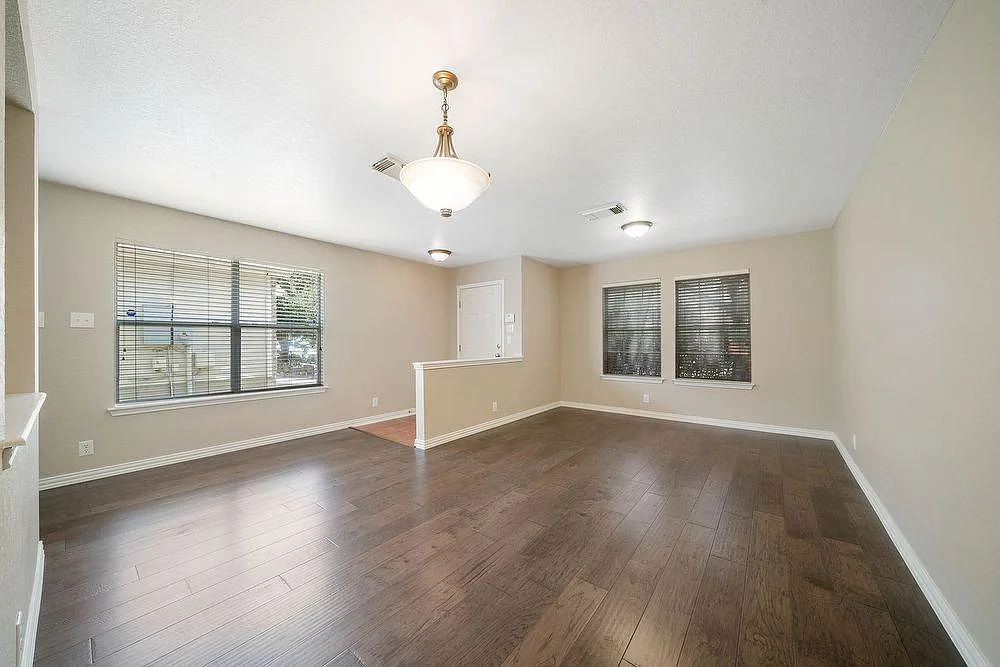 136 Longhorn Way — Photo 4