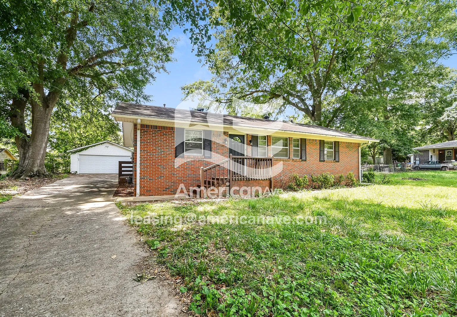 3 bed, 1.5 bath, 1284 sqft, $1,265 — Photo 2