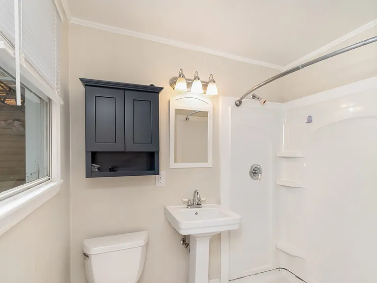 4904 Auburn Dr N — Photo 14