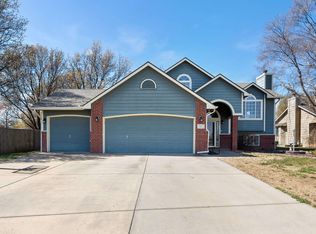 807 N Timberleaf Dr, Derby, KS 67037