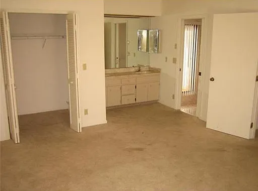 6050 Amberwoods Dr — Photo 5