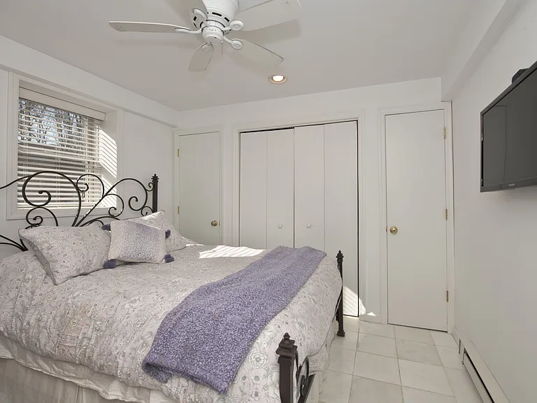 33 Hoppin Ave — Photo 8