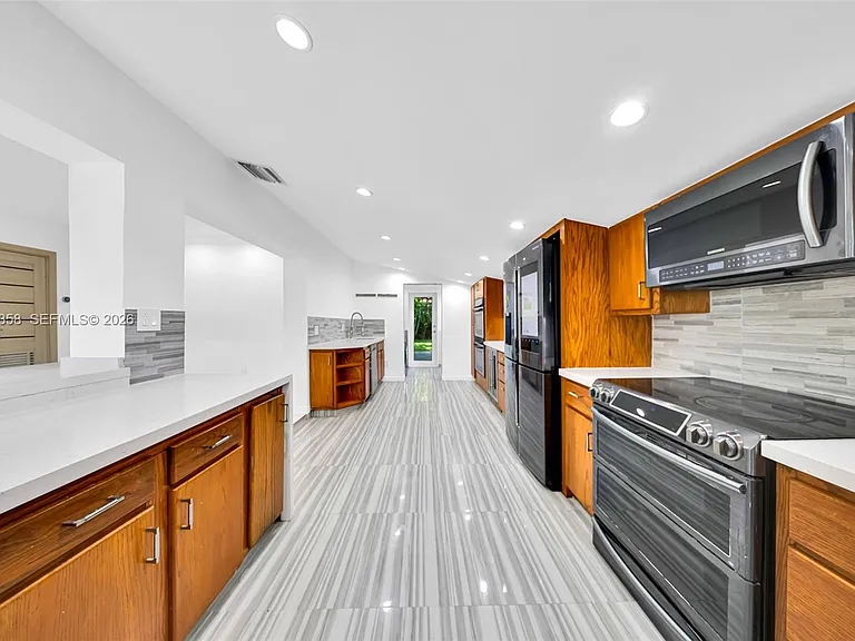 1104 NE 85th St — Photo 36