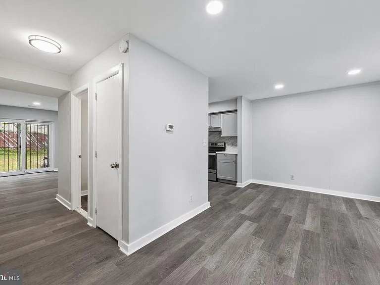 1221 Kater St — Photo 10