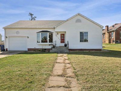 307 3rd St E, Newhall, IA, 52315