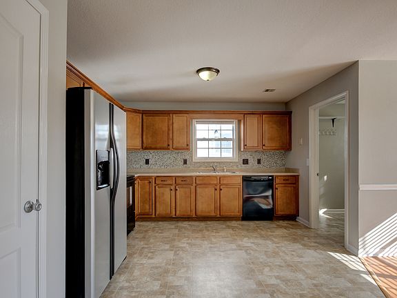 5th image of 1803 Patricia Dr