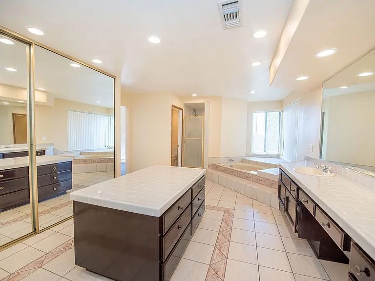 2274 N Rockridge Pl — Photo 37