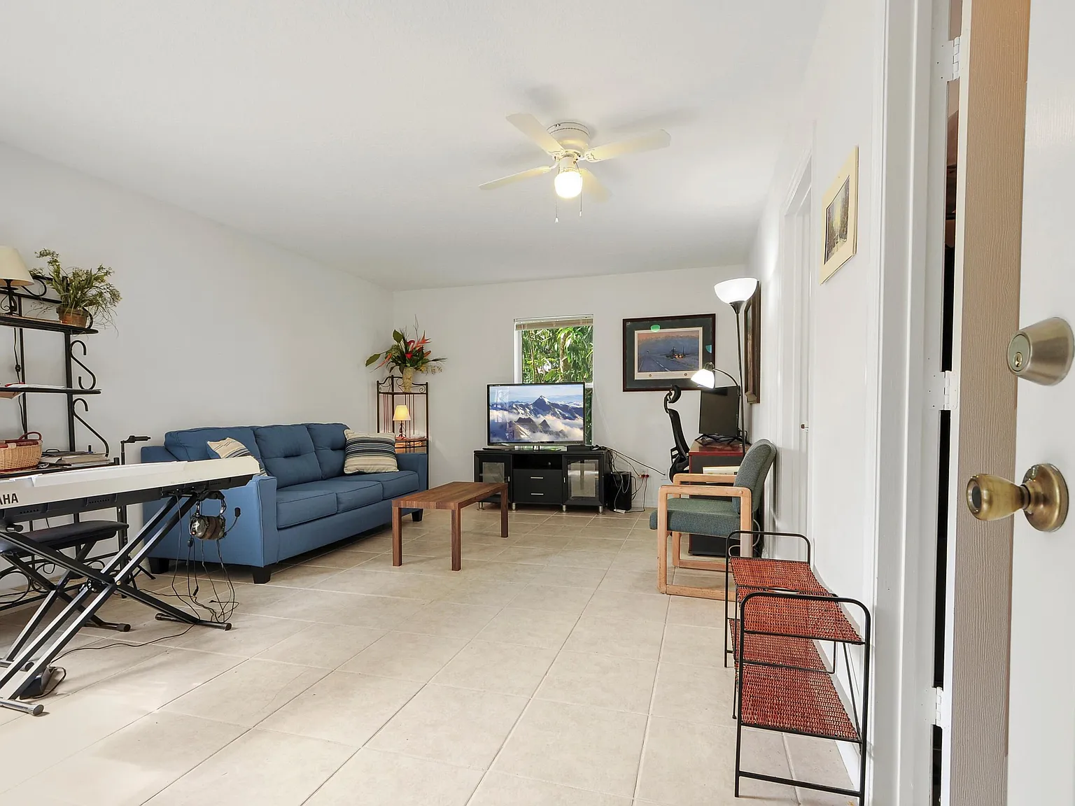 1 bed, 1.0 bath, 4324 sqft, $1,100 — Photo 4