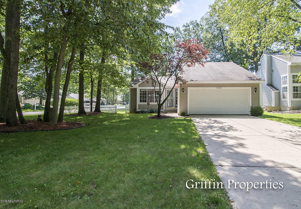 1st image of 862 Summer Creek Ct SE
