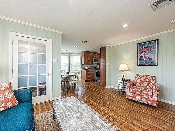 5th image of 423 E Avenue C