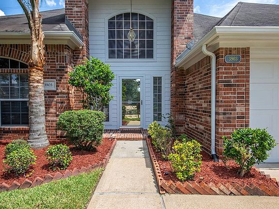 3rd image of 3903 Balmoral Ln