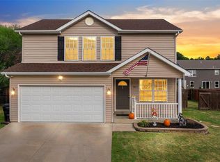 141 Village Circle Dr, Winfield, MO 63389