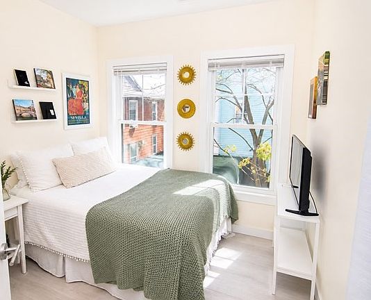 4th image of 3 Evergreen Ave #3
