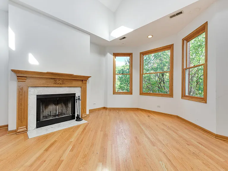861 W Wrightwood Ave #3 — Photo 2